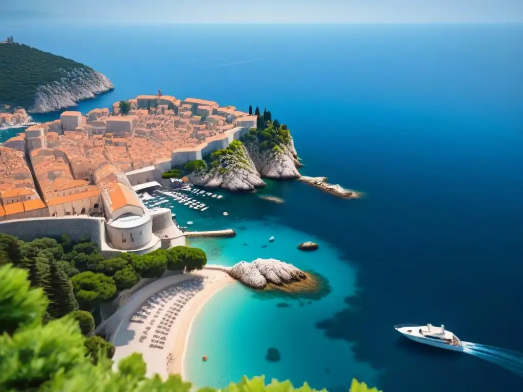 Costa de Dubrovnik: vista aérea impresionante del mar Adriático Inversionistas globales mercado inmobiliario Croacia: Vista aérea de Dubrovnik, con sus edificios históricos y el mar Adriático cristalino